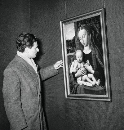 Exhibition of masterpieces from Berlin museums at the Petit Palais, Paris, January 31, 1951: here the canvas The Virgin and Child by Gerard de Saint-Jean by Unknown